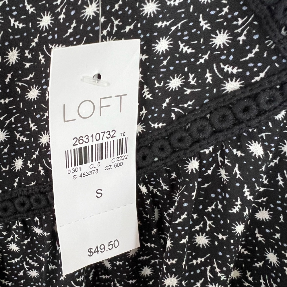 LOFT Black and White Floral Sleeveless Top - Picture 3 of 5